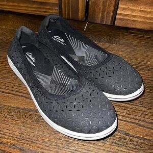 Women’s 9.5 Clark’s Cloudsteppers Black Casual Flats Shoes